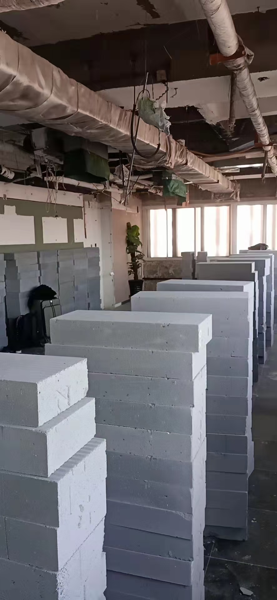 办公楼轻质砖隔墙场景参考图